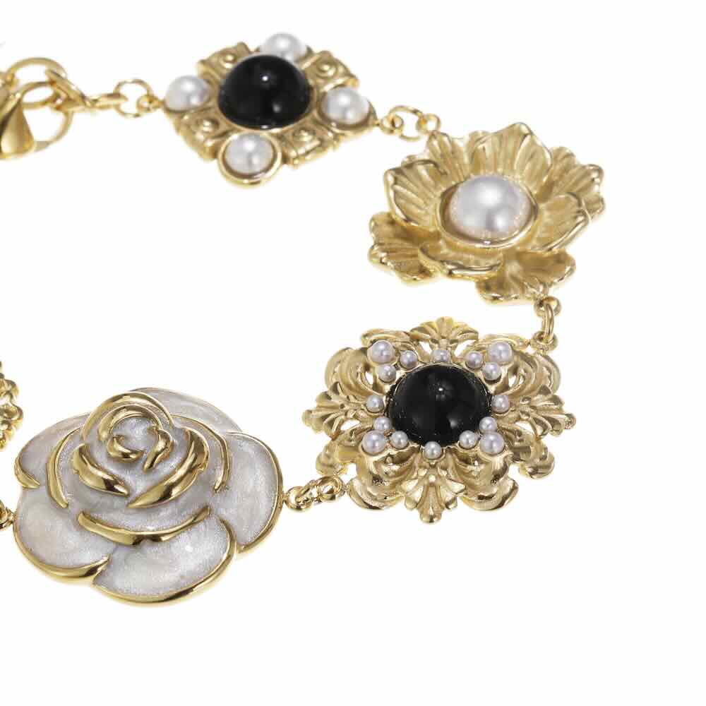 rose & camellia armband black white and pearls