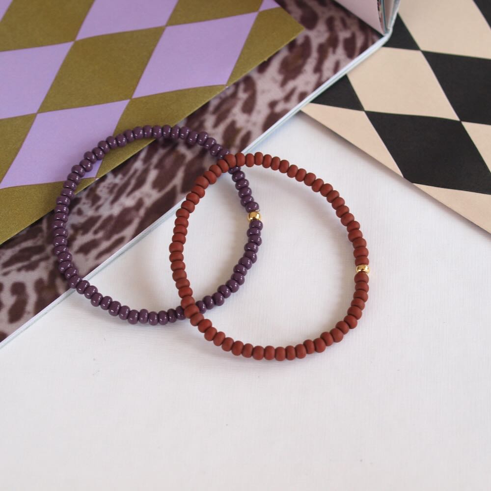 widaro armband mat brown/purple beads (kies je kleur)