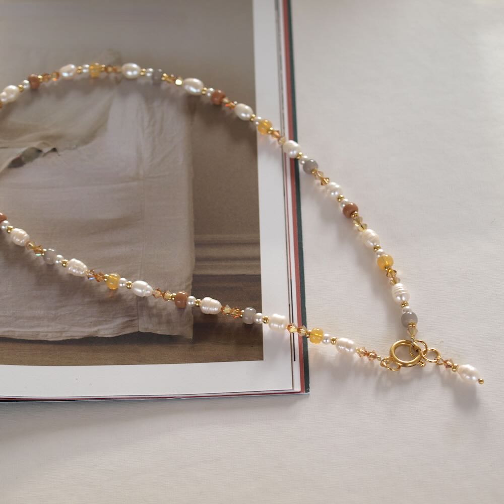 widaro halflange ketting pearls and naturel